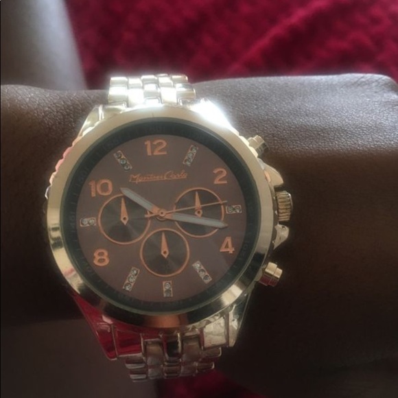 woman’s stainless steel watch - Picture 3 of 3